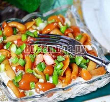 Рецепт с маринованными опятами салат