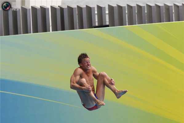 Почему мужчинам-атлетам следует удалять волосы на теле: Какой способ выбрать?