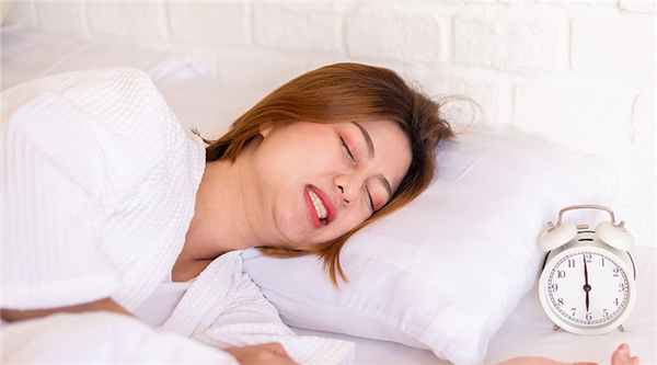 Фото человека с бруксизмом