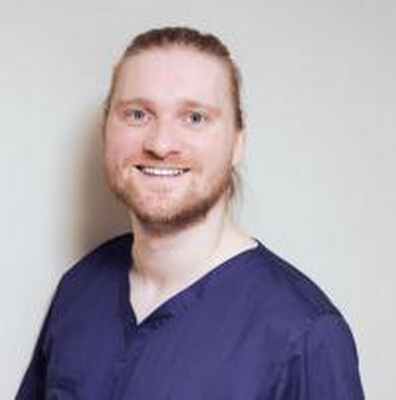 хирург-имплантолог Кондауров И. И. – фото