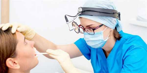 Осмотр врача-оториноларинголога 