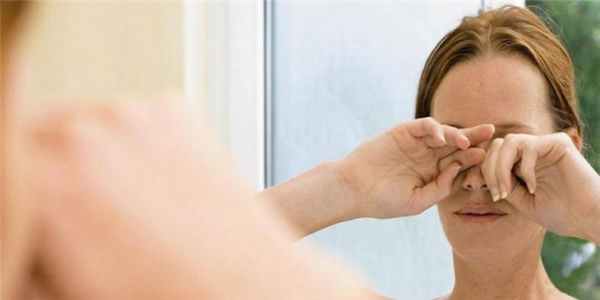 Симптомы деструкции стекловидного тела