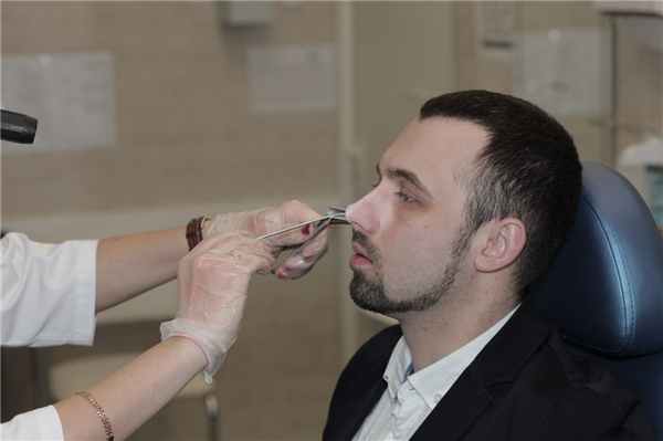 Фурункул носа: симптомы и диагностика