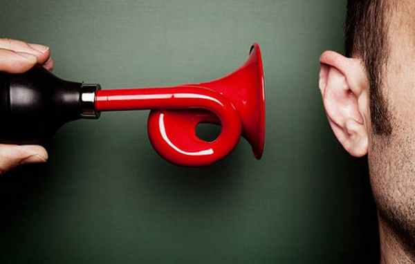 Тугоухость: симптомы, причины и лечение