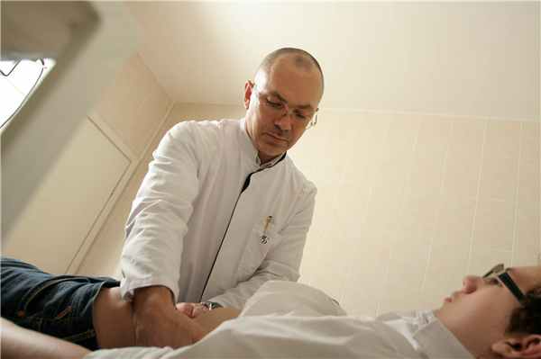 осмотр увеличенных лимфоузлов в паху