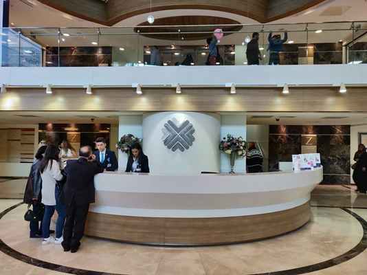 Рецепция-госпиталя-Медиполь-Мега,-Турция,-Стамбул