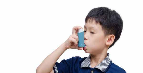 Мальчик с ингалятором