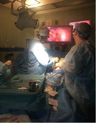 Видеоторакоскопическая расширенная комбинированная бронхопластическая лобэктомия у пациента с центральным раком левого легкого, осложненного легочным кровотечением