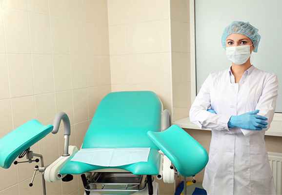 врач и кресло