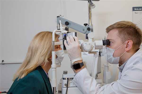 опухают веки что делать