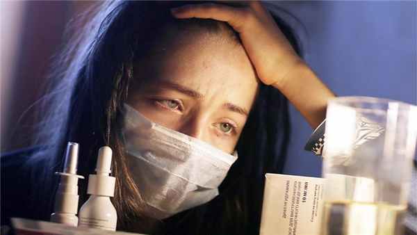 Заболевшая девушка