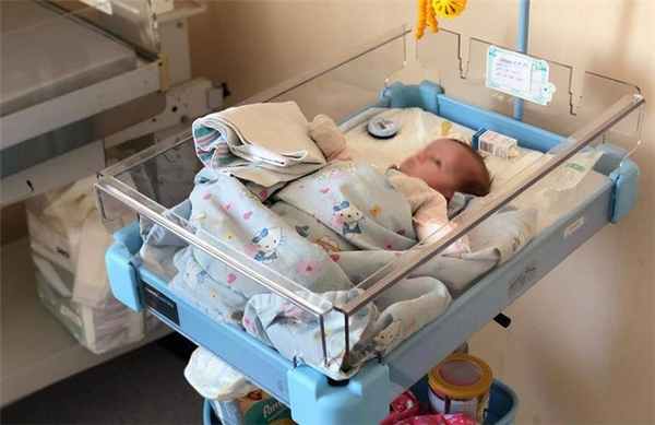 В Житомире родилась девочка с редкой патологией - синдром «сливового живота»