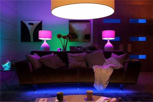 У SAD-ламп и обычных лампочек разные функции: первые — лечат, вторые – освещают