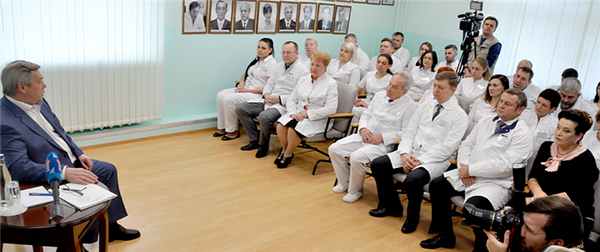 Губернатор Василий Голубев и Министр здравоохранения региона Татьяна Быковская в Кардиохирургическом центре РОКБ