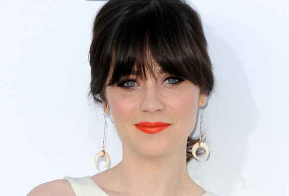 Зои Дешанель и ее красная помада