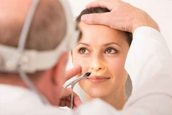 Осмотр ЛОР-врача картинка