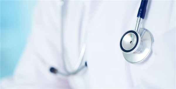 Врач со стетоскопом