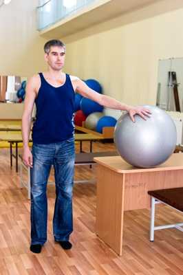 Упражнения с фитболом