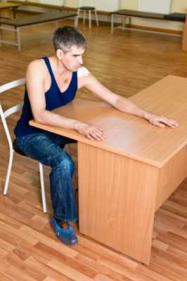 Упражнения для пассивного растяжения плеча