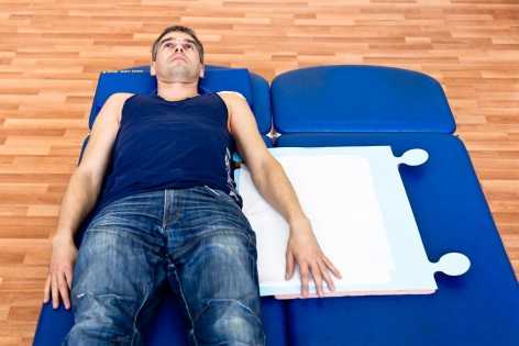 Упражнения с отведением конечности по скользящей поверхности