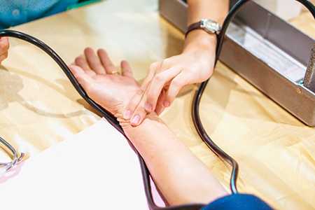 Плохо прощупываемый, но быстрый пульс - Клиника ЛОРДМЕД