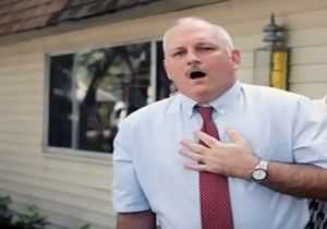 мужчина страдает от одышки