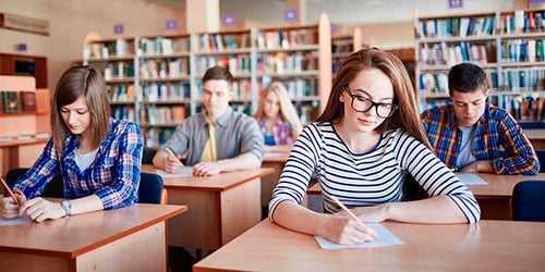 Сдавать экзамен