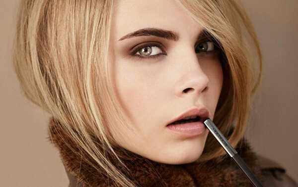 Блондинка с зелеными глазами