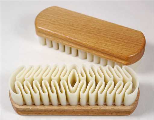 Резиновая щетка 