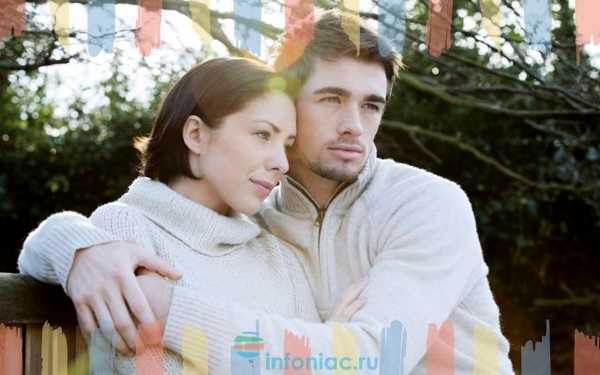 Объятие плечом к плечу