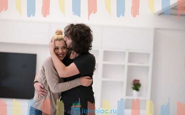 Объятие с поглаживанием по спине