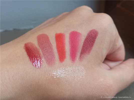 Свотчи в том же порядке, что и средства на фотографии.