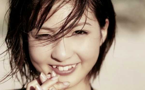 Искривленные зубы у японки