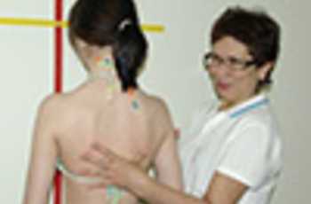 Уникальный метод диагностирования врожденного и идиопатического сколиоза по зонам аномального роста волос на спине позволяет на ранних стадиях распознать возможность искривления. Благодаря чему родители и врачи могут принять соответствующие меры, которые помогут избежать развития сколиотической болезни.