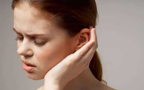Боль в голове из-за уха опасна