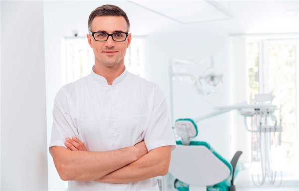 Врач стоматолог