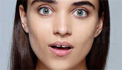 Девушка с диастемой