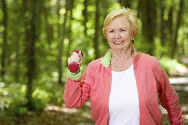 При остеопорозе важно вести здоровый и вмеру активный образ жизни