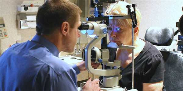 Смещение искусственного хрусталика глаза