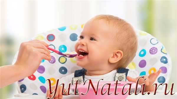 Кормим карапуза в стульчике