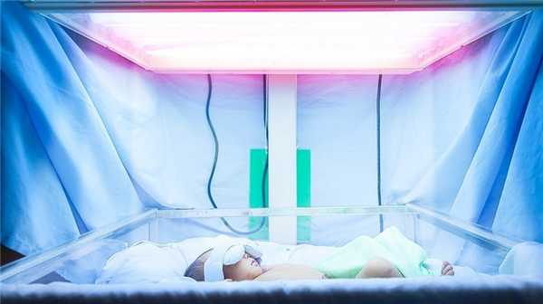 На чем основан метод фототерапии?