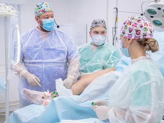 Д.А. Федоров проводит мастер-класс Тотальной ЭВЛК вен в Новосибирске