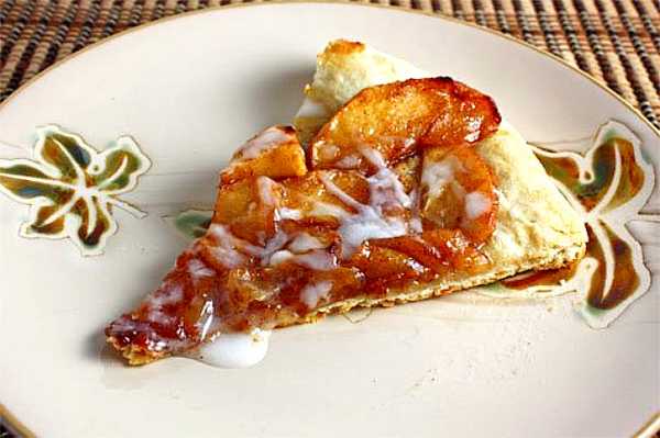 Пицца с яблоками