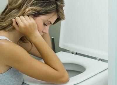 Девушка в туалете