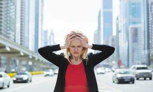 Приступ головной боли вызывает окружающий шум