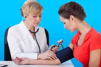 Как работа надпочечников связана с величиной артериального давления