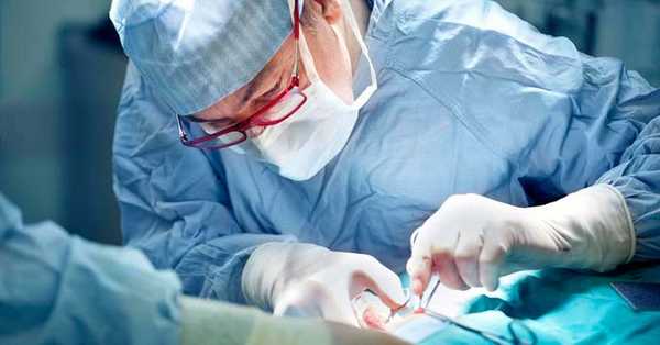 операция по удалению опухоли глаза