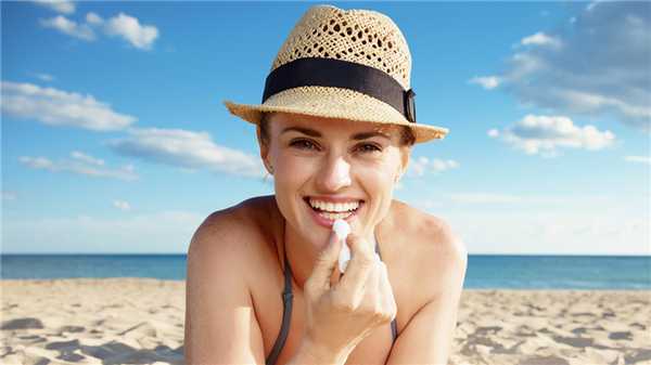 Надо ли защищать от солнца волосы и губы?