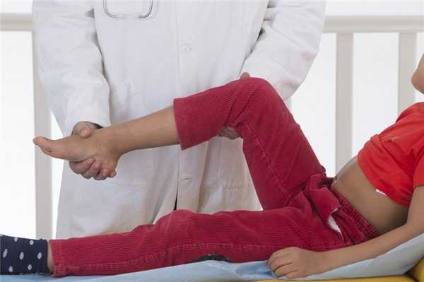 Боль в суставах — еще один характерный признак