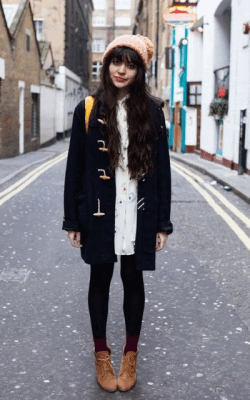 С чем носить короткое пальто с капюшоном фото 2